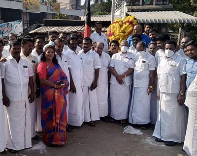 அண்ணா நினைவுநாள்: நீடாமங்கலத்தில் திமுகவினர் மரியாதை