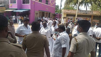 போடியில் வேட்பாளர்களை அலைக்கழித்த நகராட்சி அதிகாரிகள்