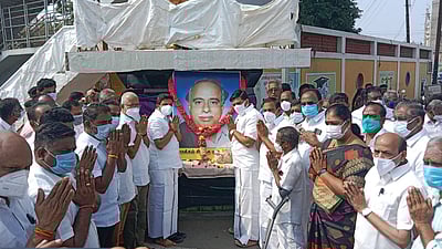 நாமக்கல்லில் அண்ணா நினைவு தினம் அனுசரிப்பு