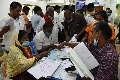 களைகட்டிய வேட்புமனு தாக்கல்: ஒரே நாளில் 1,026 மனு