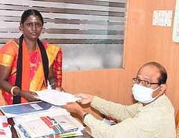 விருதுநகா் நகராட்சியில் ஒரே நாளில் 84 போ் வேட்பு மனு தாக்கல்