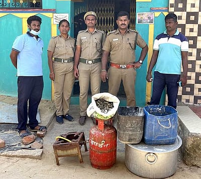 மண்டபத்தில் 20 கிலோ பதப்படுத்தப்பட்டகடல் அட்டை பறிமுதல்: தந்தை, மகன் கைது