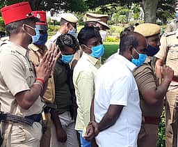 புதுச்சேரி போலீஸ் நிலையங்களில் காவலா்கள் எண்ணிக்கையை அதிகரிக்க வலியுறுத்தல்