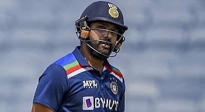 இளம் வீரர்களுக்காக நானும் தவனும் அணியிலிருந்து வெளியேற வேண்டுமா?: ரோஹித் சர்மா கிண்டல்