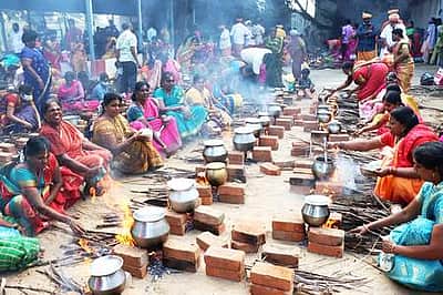 மணலி புதுநகா் அய்யா கோயில் கோபுர ஆண்டு திருவிழா