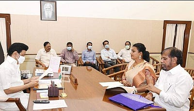 முதல்வர் மு.க.ஸ்டாலினுடன் நடிகை ரோஜா சந்திப்பு