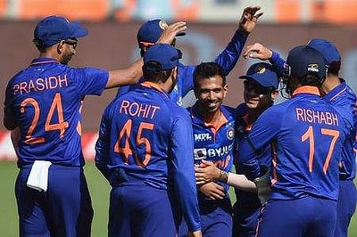 1000ஆவது ஒருநாளில் இந்தியா அபார வெற்றி: ரோஹித் சா்மா 60, சஹல் 4 விக்கெட்டுகள்