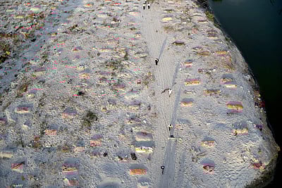 கரோனாவால் பலியாகி கங்கையில் மிதந்த சடலங்களின் எண்ணிக்கை இல்லை: மத்திய அரசு