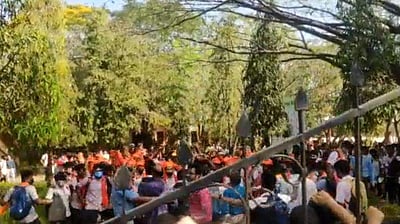 ஹிஜாப் விவகாரத்தில் கலவரத்தில் இறங்கும் மாணவர்கள்: 144 தடை விதித்த அரசு