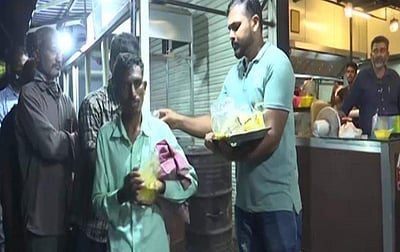 சாதி, மத பாகுபாடின்றி ஏழைகளுக்கு இலவச உணவளிக்கும் கர்நாடக முஸ்லிம்!