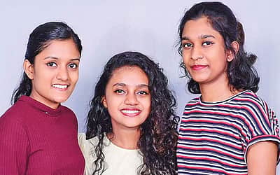 சாதிக்கும் சகோதரிகள்...!