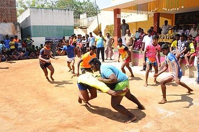 போதைப் பழக்கத்தை தடுக்க பள்ளி மாணவர்களுக்கு கபடி போட்டி