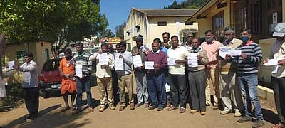 உதகையில் உரம் கிடைக்காத விவசாயிகள் முற்றுகைப் போராட்டம்