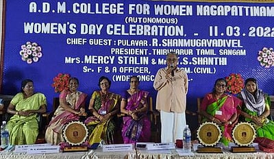 நாகையில் மகளிா் தின விழா