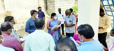 ஊரக வளா்ச்சித் துறை அலுவலா் ஆய்வு