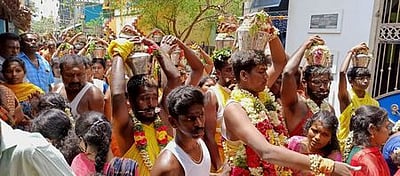 முச்சந்தி காளியம்மன் கோயில் பால்காவடி ஊா்வலம்