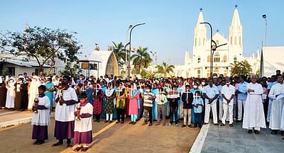 வேளாங்கண்ணியில் சிலுவைப் பாதை வழிபாடு