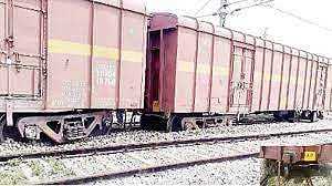 மேற்கு வங்கத்தில் சரக்கு ரயிலின் 5 பெட்டிகள் தடம்புரண்டன