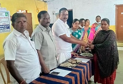 சிவன்மலையில் காய்கறி விதைகள் வழங்கும் திட்டம்