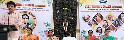 கல்லூரியில் மகளிா் தின விழா