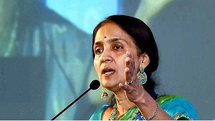 ரூ.3.12 கோடி அபராதம்.. இல்லையேல்: சித்ரா ராமகிருஷ்ணாவுக்கு நோட்டீஸ்