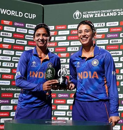 ஸ்மிருதி-ஹா்மன் ப்ரீத் அதிரடி சதம்: 155 ரன்கள் வித்தியாசத்தில் மே.இந்தியதீவுகளை வீழ்த்தியது இந்தியா