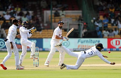 பகலிரவு டெஸ்ட்: இந்திய அணி 252 ரன்களில் ஆல் அவுட்