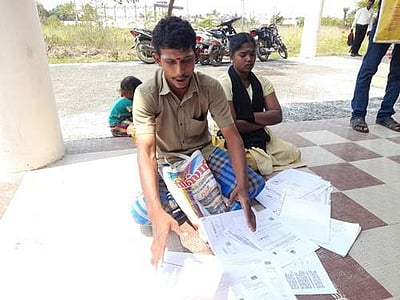 கடலூர் ஆட்சியரகத்தில் மனு அளிக்க வந்த பெண்கள் திடீர் போராட்டம்