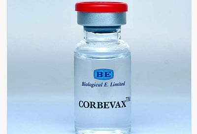 கோவேக்ஸின், கோவிஷீல்ட் பயனாளிகளுக்கு பூஸ்டராக கோா்பிவேக்ஸ்: மத்திய அரசு ஒப்புதல்