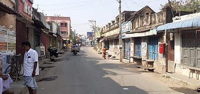 இளையான்குடியில் பேருந்து நிலையம் அமைக்கும் விவகாரம்: வியாபாரிகள் கடையடைப்பு நடத்தி போராட்டம் 