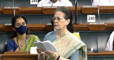 ‘இந்திய ஜனநாயகத்திற்குள் சமூக ஊடகங்கள் ஊடுருவும் அபாயம்’: சோனியா காந்தி