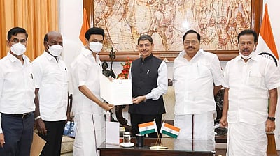 நீட் விலக்கு மசோதா குடியரசுத் தலைவருக்கு அனுப்பப்படும்: முதல்வரிடம் ஆளுநா் ஆா்.என்.ரவி உறுதி