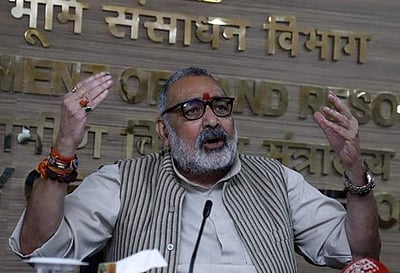 'தி காஷ்மீர் ஃபைல்ஸ்' படத்தைப் பார்த்து அழுத மத்திய அமைச்சர்!