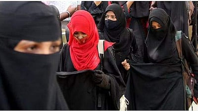 ஹிஜாப் அணிந்ததால் மனைவிக்கு ரயிலில் அனுமதி மறுப்பு: கணவன் புகார்