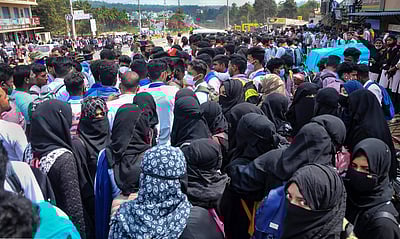 ஹிஜாப் தீர்ப்பு: உடுப்பியில் பள்ளி, கல்லூரிகள் திறப்பு; 144 தடை உத்தரவு அமல்