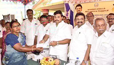 ஆா்.புதுப்பட்டி பேரூராட்சியில் நகா்ப்புற வேலைவாய்ப்பு திட்டம் தொடக்கம்