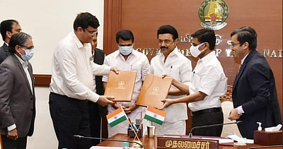 2,900 மெகாவாட் மின்சாரம் கொள்முதல்: முதல்வா் முன்னிலையில் ஒப்பந்தம்
