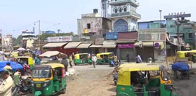 ஹிஜாப் விவகாரம்: பெங்களூருவில் முஸ்லிம் அமைப்பினர் கடையடைப்புப் போராட்டம்