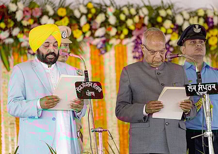 பஞ்சாப் முதல்வராக பகவந்த் மான் பதவியேற்றாா்