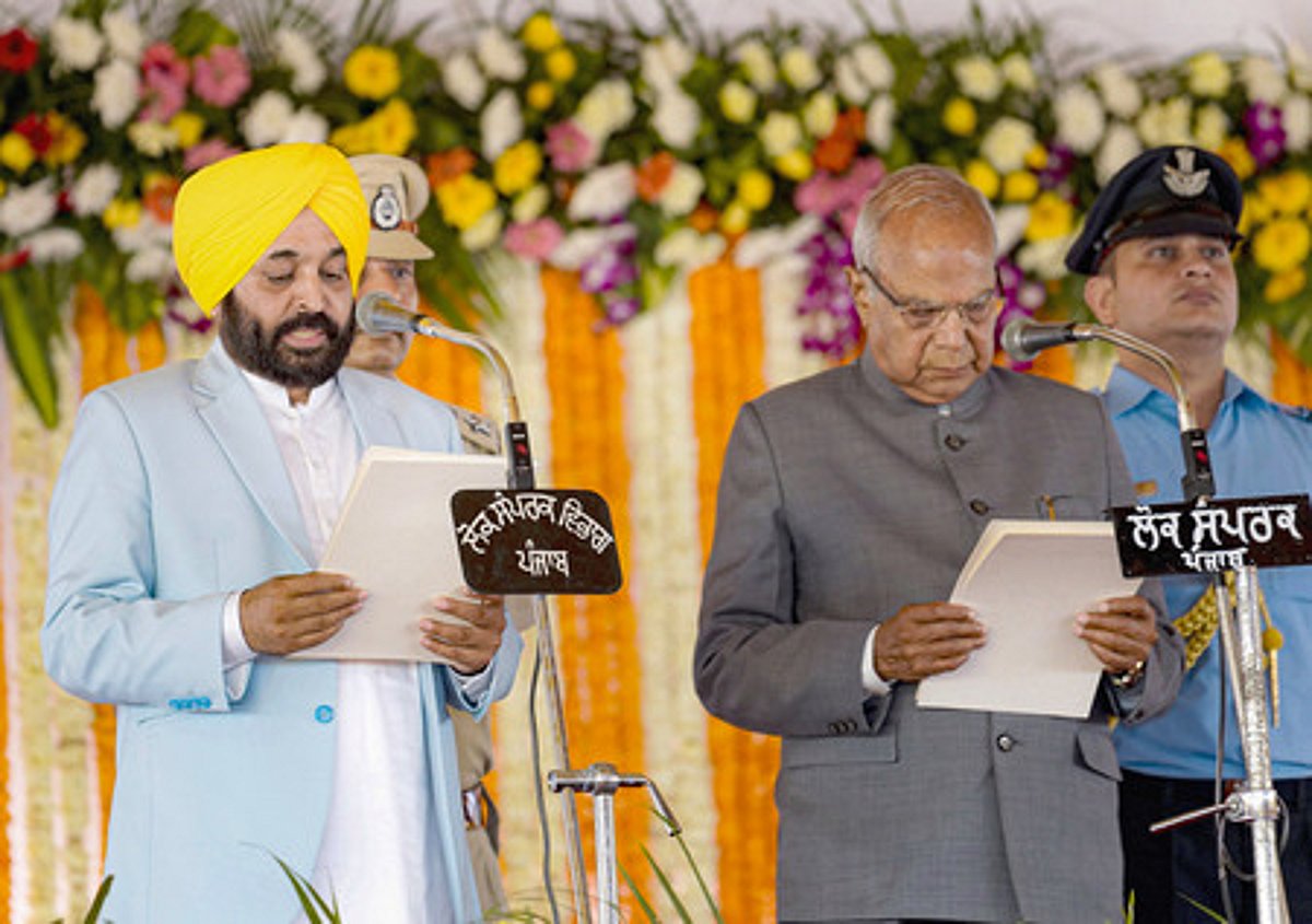 பஞ்சாப் முதல்வராக பகவந்த் மான் பதவியேற்றாா்