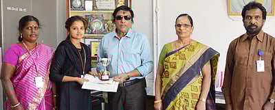 மாணவிக்குப் பாராட்டு