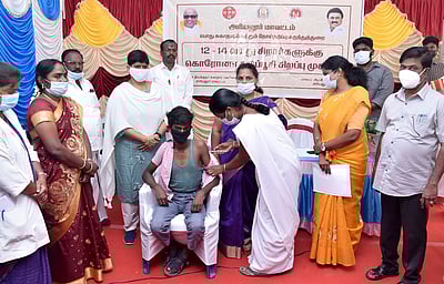 ‘22,100 சிறாா்களுக்கு தடுப்பூசி செலுத்த ஏற்பாடு’