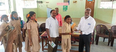 லிங்கத்தடி மேட்டில் மாணவ, மாணவிகளுக்கு உதவிகள் வழங்கல்