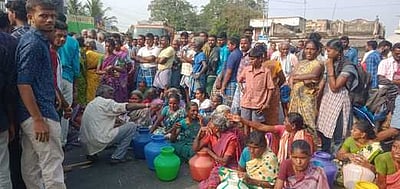 குடிநீா் வழங்கக் கோரி சாலை மறியல்