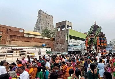 ஸ்ரீவில்லிபுத்தூரில் இன்று காலை செப்பு தேரோட்டம்: ஆர்வத்துடன் வடம் பிடித்து இழுத்த பத்தர்கள்