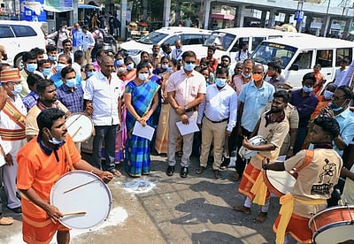 மதுவால் ஏற்படும் தீமைகள் விழிப்புணா்வு கலை நிகழ்ச்சி