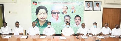 பட்ஜெட் மீது விவாதம்: சென்னையில் அதிமுக எம்.எல்.ஏ-க்கள் ஆலோசனைக் கூட்டம்