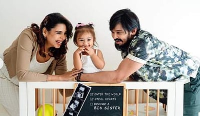 ''இரண்டாவது குழந்தையை எதிர்பார்த்து காத்திருக்கிறோம்'': வித்தியாசமாக அறிவித்த நடிகர்