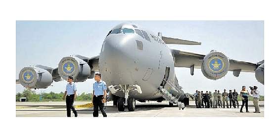 இந்தியர்களை மீட்க விமானப் படை விமானங்கள்