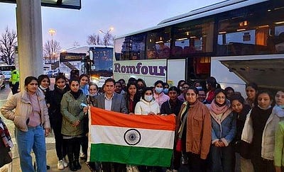 பாகிஸ்தான், துருக்கி மாணவர்களையும் காப்பாற்றிய இந்திய தேசியக்கொடி!